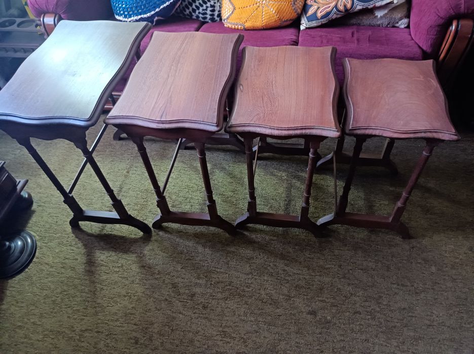 Conjunto de mesas de apoio empilháveis434418280122951681