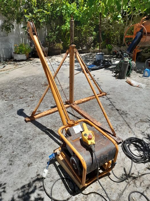 Guincho elétrico giratório de obra – 300 kg