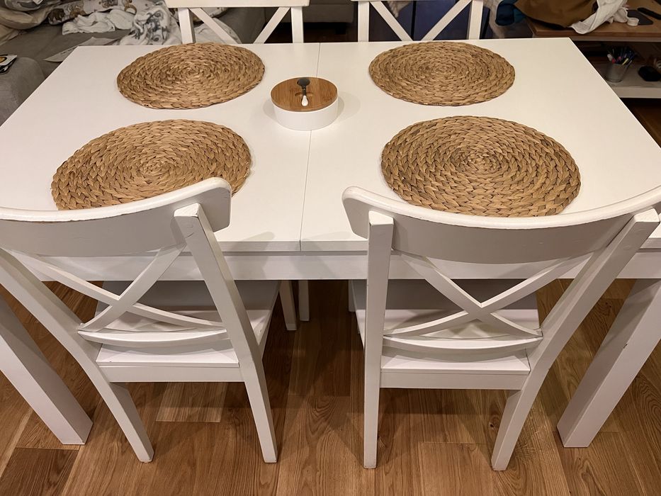 Drewniany stół i 4 krzesła białe IKEA BJURSTA i INGOLF