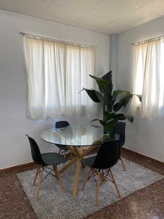 Mesa de jantar redonda com 4 cadeiras + entrega gratis