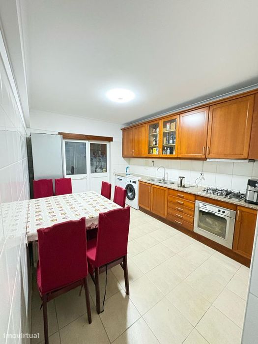 Excelente T3 com terraço e duas garagens!