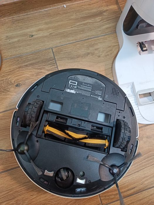 Robót sprzątający deebot t9+ ecovacs uszkodzony