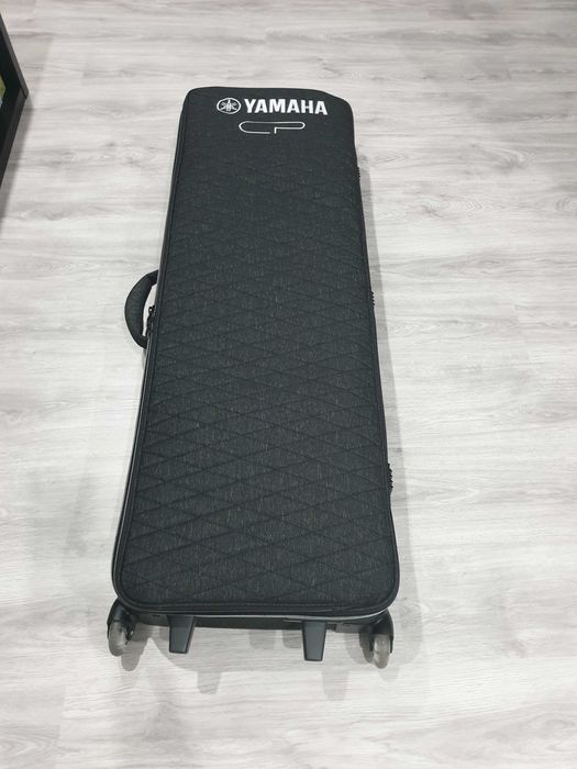 Yamaha CP73 + case Oficial yamaha CP