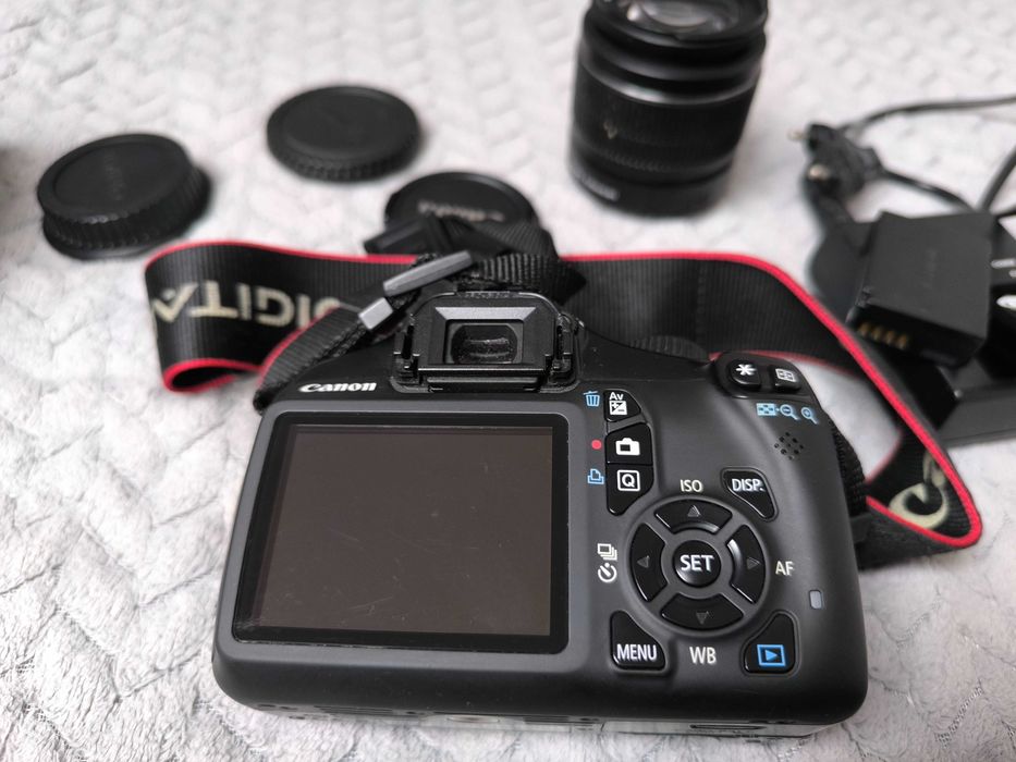 Aparat Canon EOS 1100 D + obiektyw + torba + 2 baterie + ładowarka
