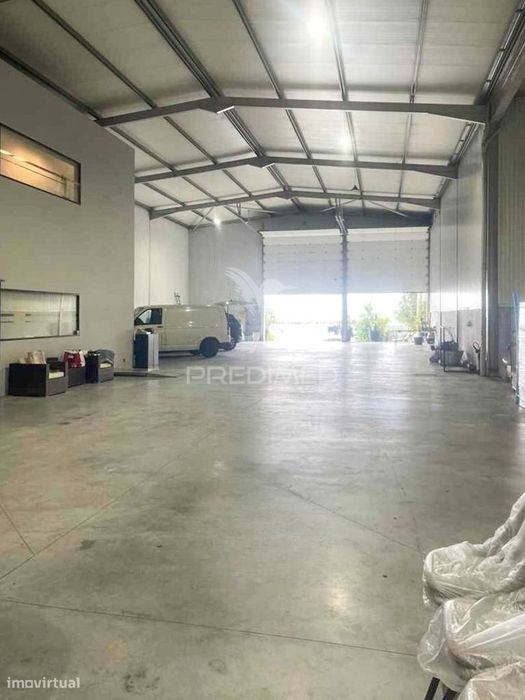 Armazém, 2.801 m2 em São João da Madeira