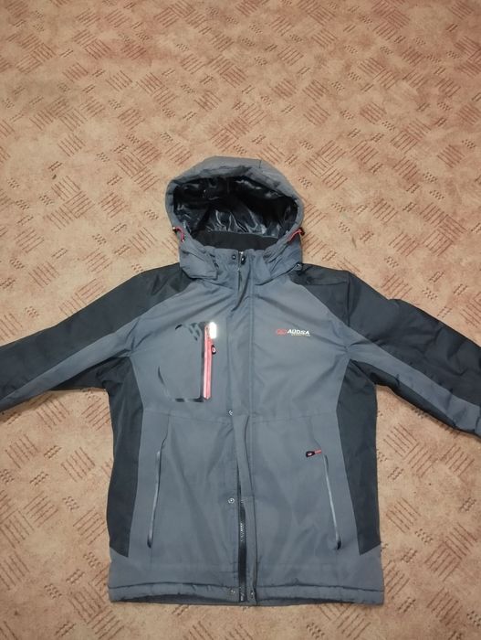 .Куртка зимова .