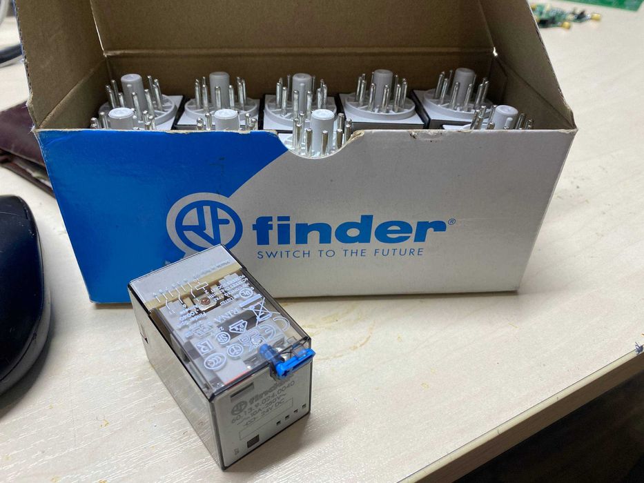 Finder 60.13.9.024.0040 Промислове реле 24VDC (10 штук)