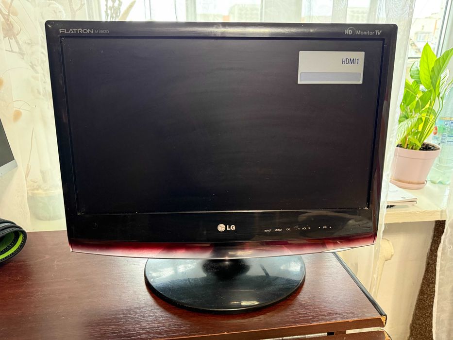 Компактний телевізор-монітор LG M1962DL 18,5″