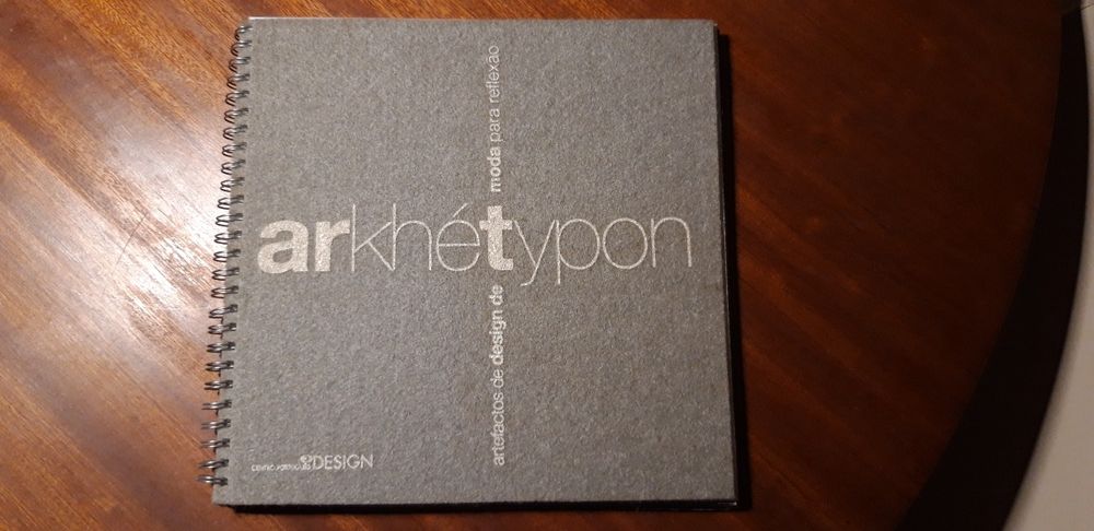 Livro "Arkhétypon: Artefactos de design de moda para reflexão"