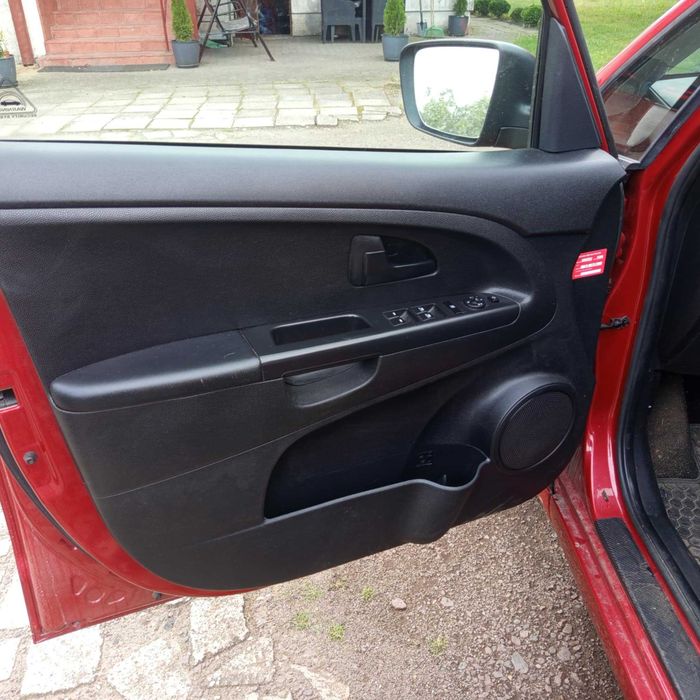 KIA VENGA 2018 automat czerwony
