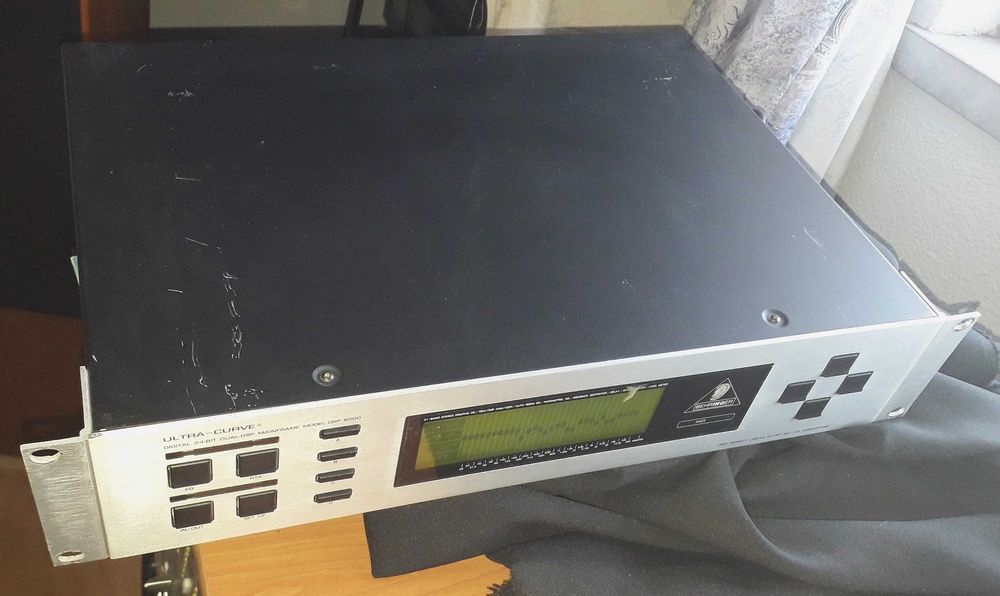 Behringer Ultra-Curve DSP8000 31-Band Graphic Equalizer/RTA