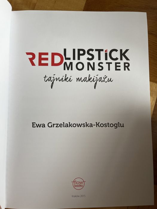 Red lipstick Monster tajniki makijażu