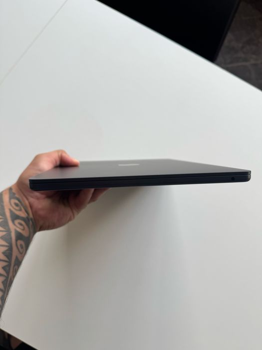 MacBook Air M2 13” – Como Novo | Garantia Apple | Caixa Completa