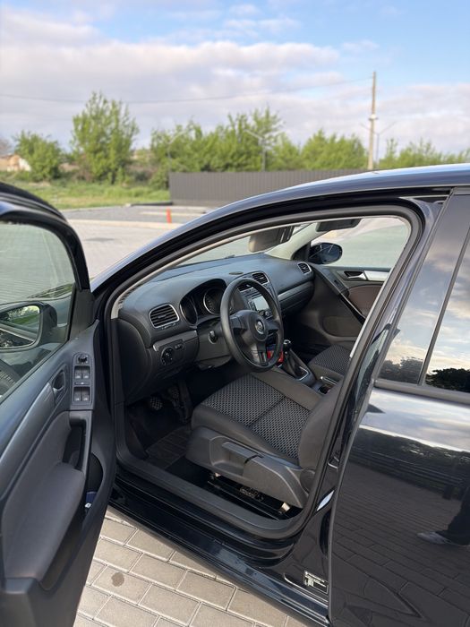 Volkswagen Golf 2010 бензин 1.4
