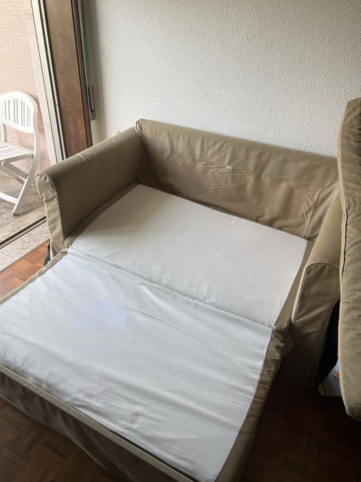 SOFÁ CAMA SEM RASGOS EM BOM ESTADO
