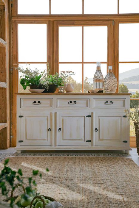 rustykalna komoda sosnowa do salonu