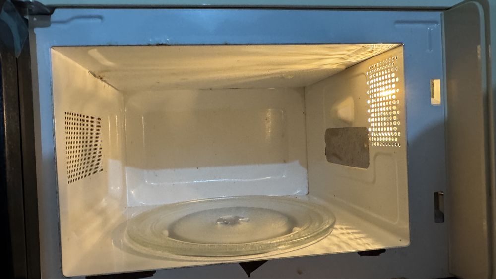 Microondas SilverCrest a funcionar e impecavel