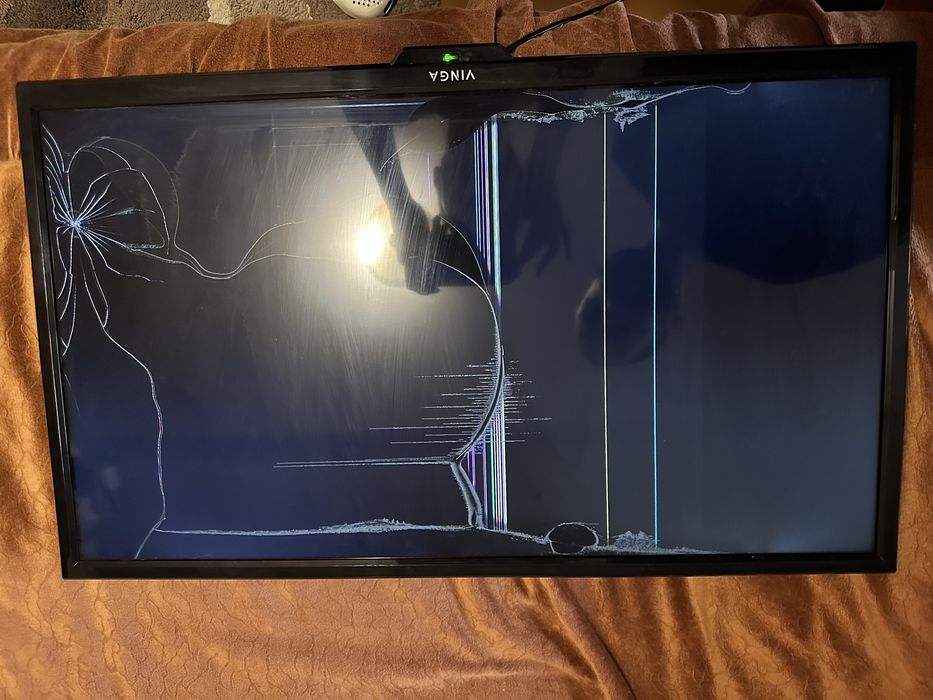 Телевізор Vinga 32 (на запчастини/ремонт)