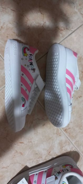 Sapatilhas adidas novas 33