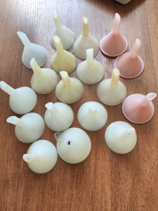 Лабораторні хімічні лійки