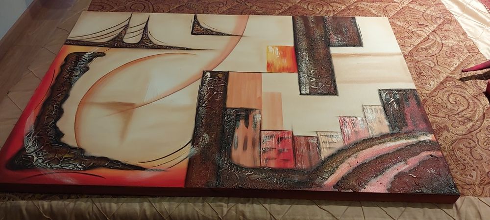 Tela pintada à mão.