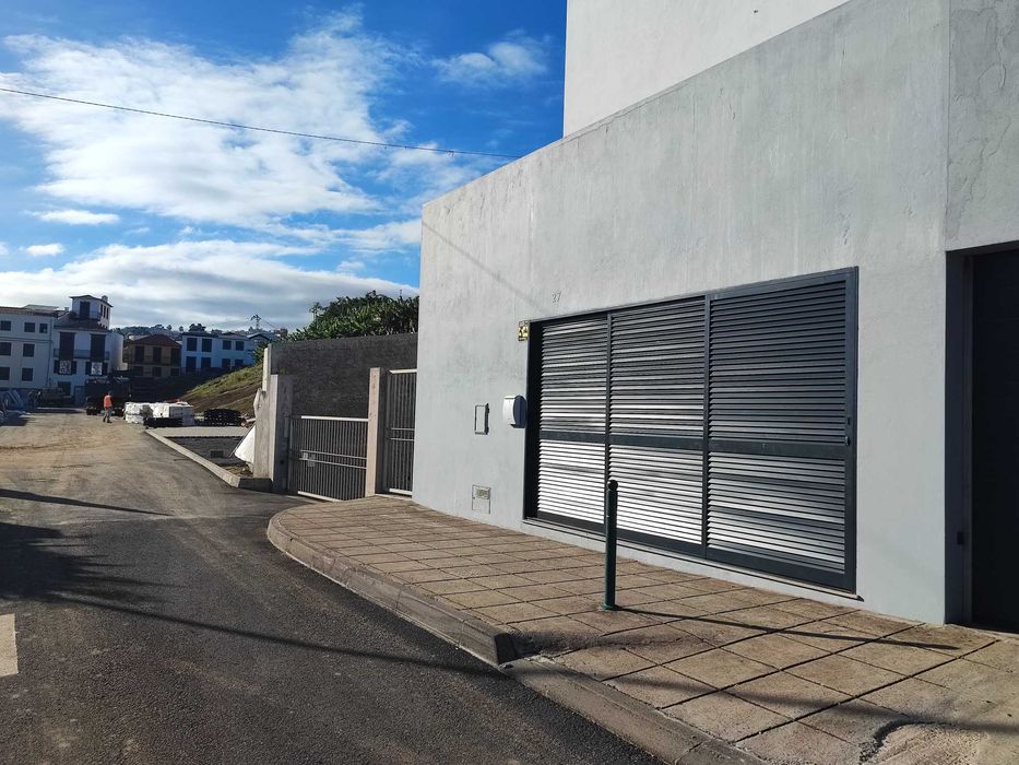 Loja para arrendamento em frente à Internacional Sharing School