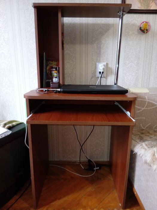 Столик під комп'ютер