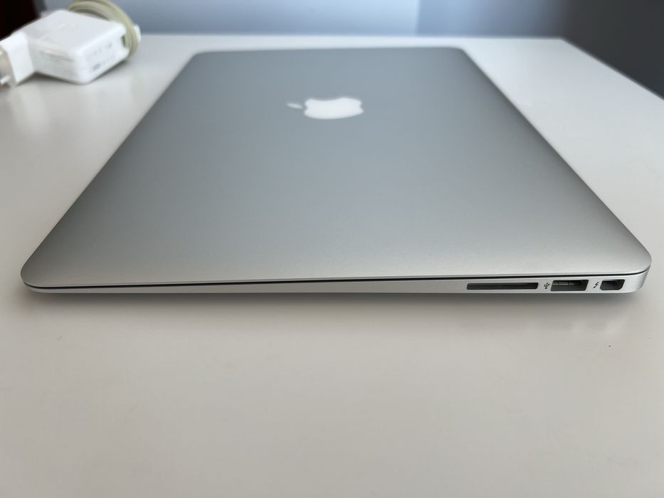 Продам Macbook Air 13- inch 2015