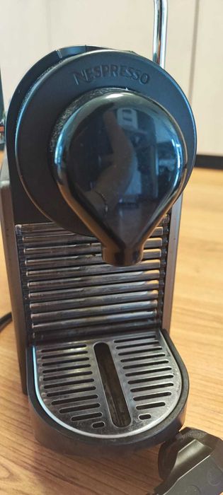 Máquina de Café Nespresso Pixie – Para Reparação ou Peças