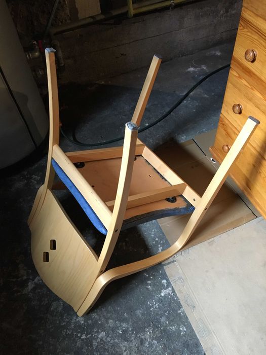 komplet 4 stabilnych krzeseł