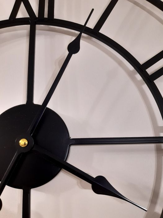 Zegar ścienny czarny