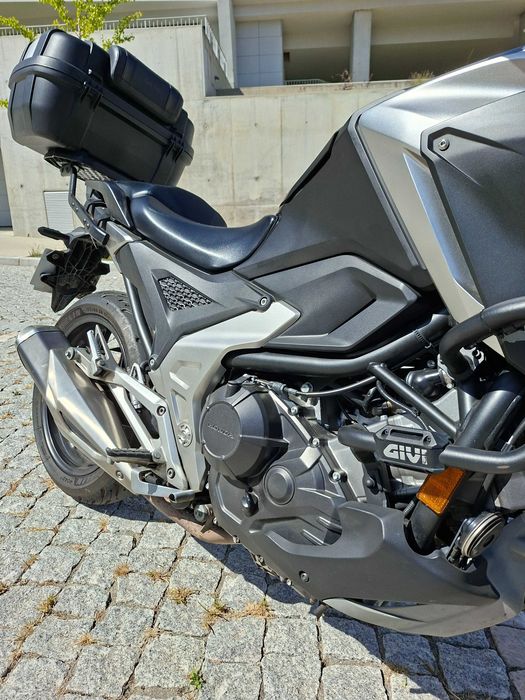 Honda NC750X 2022 - extras, pneus novos e revisão