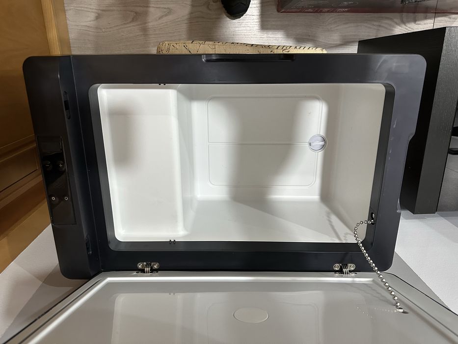 Vendo frigorifico Alpicool 25l, radio cb, arrozeira e panela eletrica