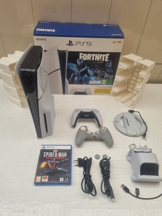 Ps5 slim 1Tb com Leitor de CD + Jogo + comando Sony + Acessórios extra - Ler anúncio  !!