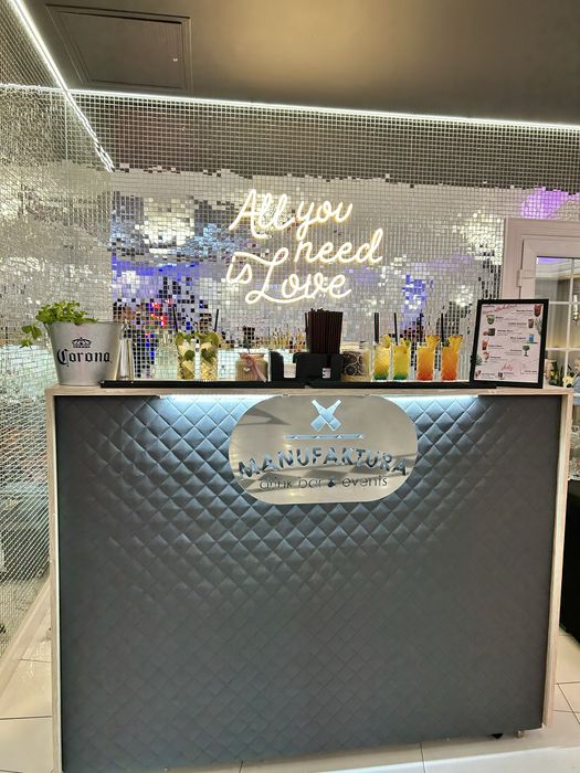 Mobilny BAR Drink bar BARMAN FOTObudka Ciężki dym napisy LOVE