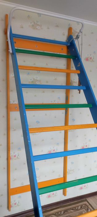 Шведская стенка, турник, лестница