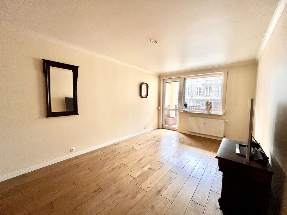 Mieszkanie 2 pokoje, parter, balkon, centrum miasta