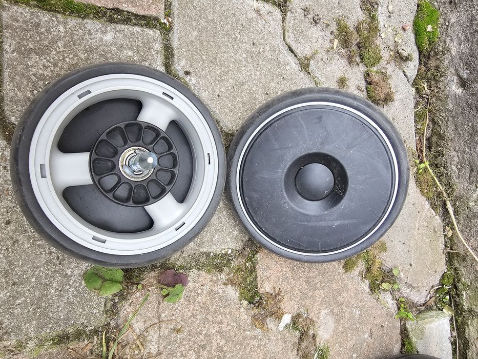 Колеса до дитячих колясок, бампери, капюшоны