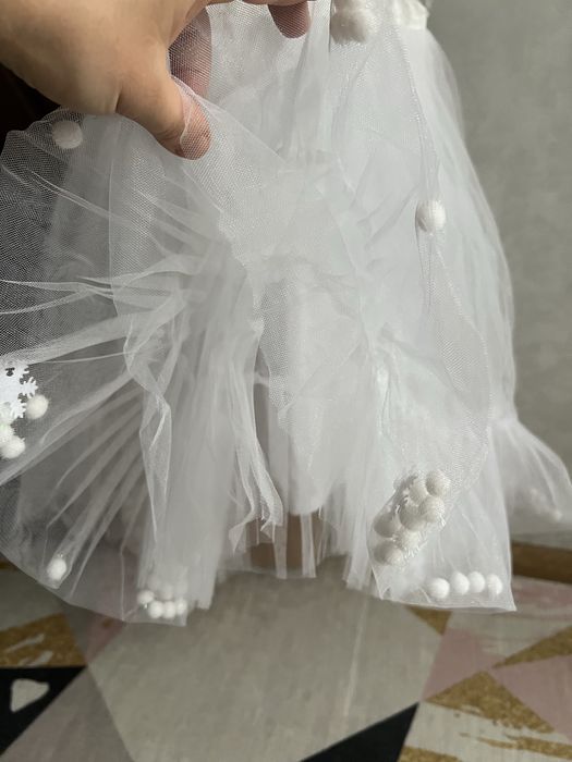 Біла новорічна сукня