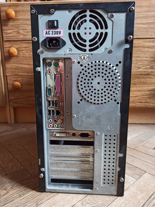 Sprawny Komputer Athlon 64 X2 4400+, 2 GB Ram, GF6200, M52L-S3, 400W