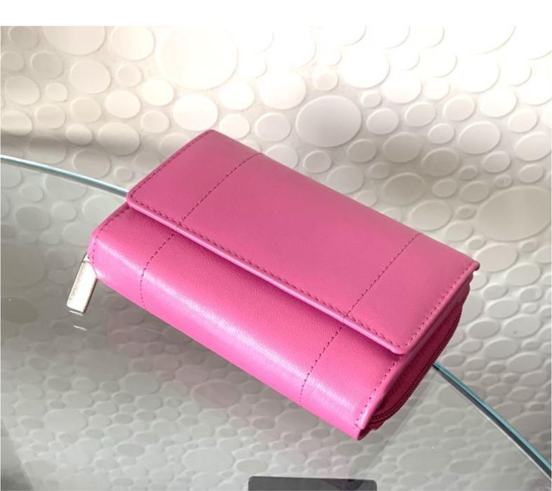 Рожевий шкіряний гаманець