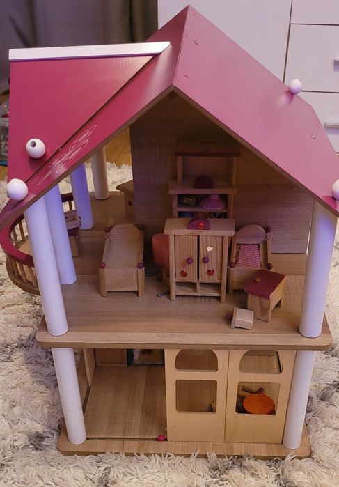 Domek drewniany dla dziewczynki