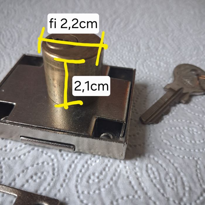 Zamek biurkowy 4,5 x 5,5 cm