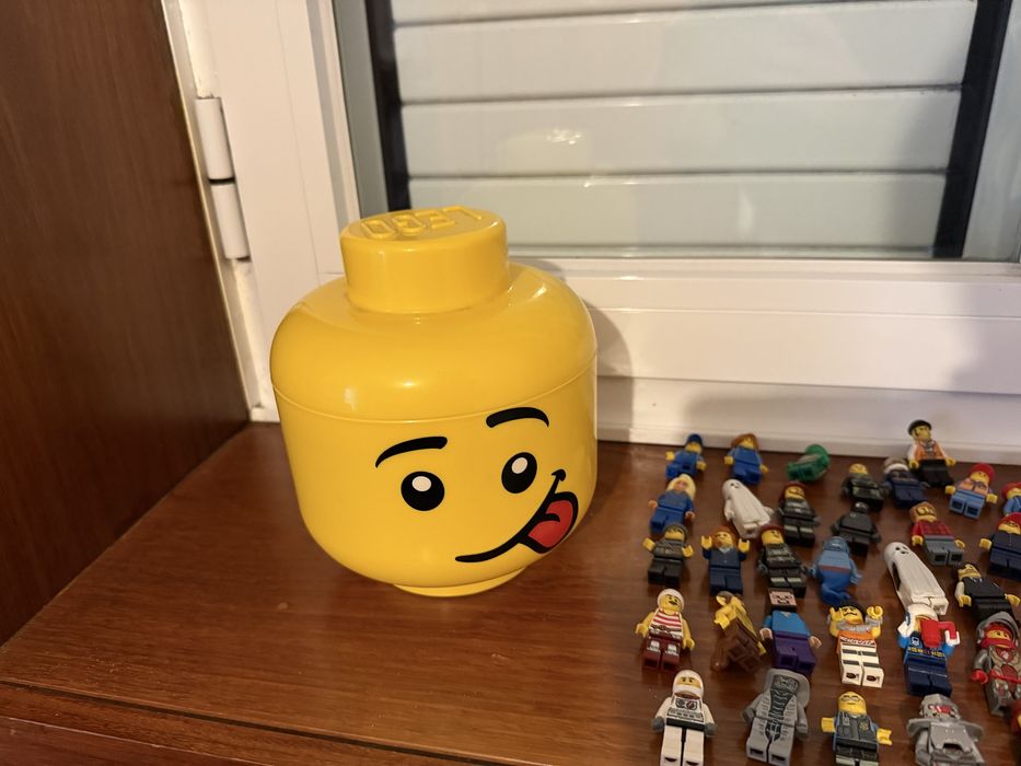 Conjunto de minifiguras lego + armazenamento436679789123348482