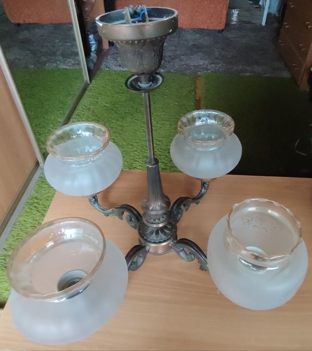 Люстра для кімнати