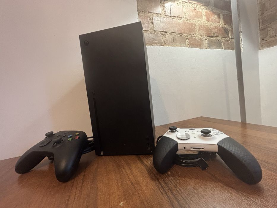 Xbox series X + 2 pady
