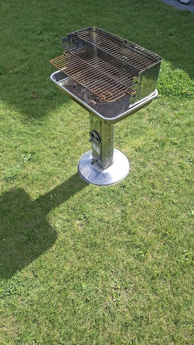 Grill ogrodowy z blachy kwasoodpornej