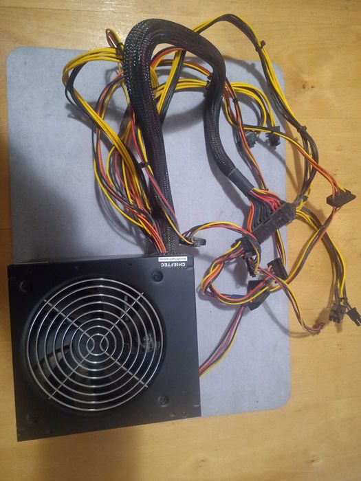 Блок живлення Chieftec GPS-700A8 700W б/в робочий в гарному стані
