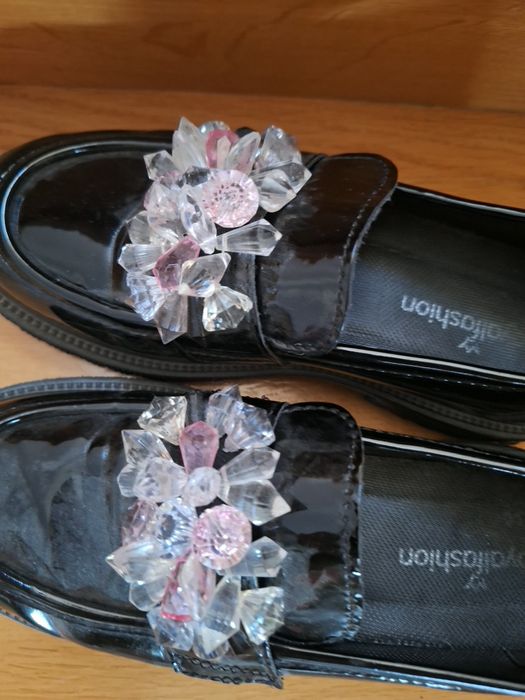 Buty damskie lakierowane używane 36