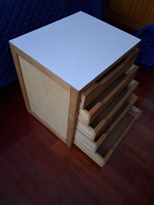 Bloco de gavetas em madeira